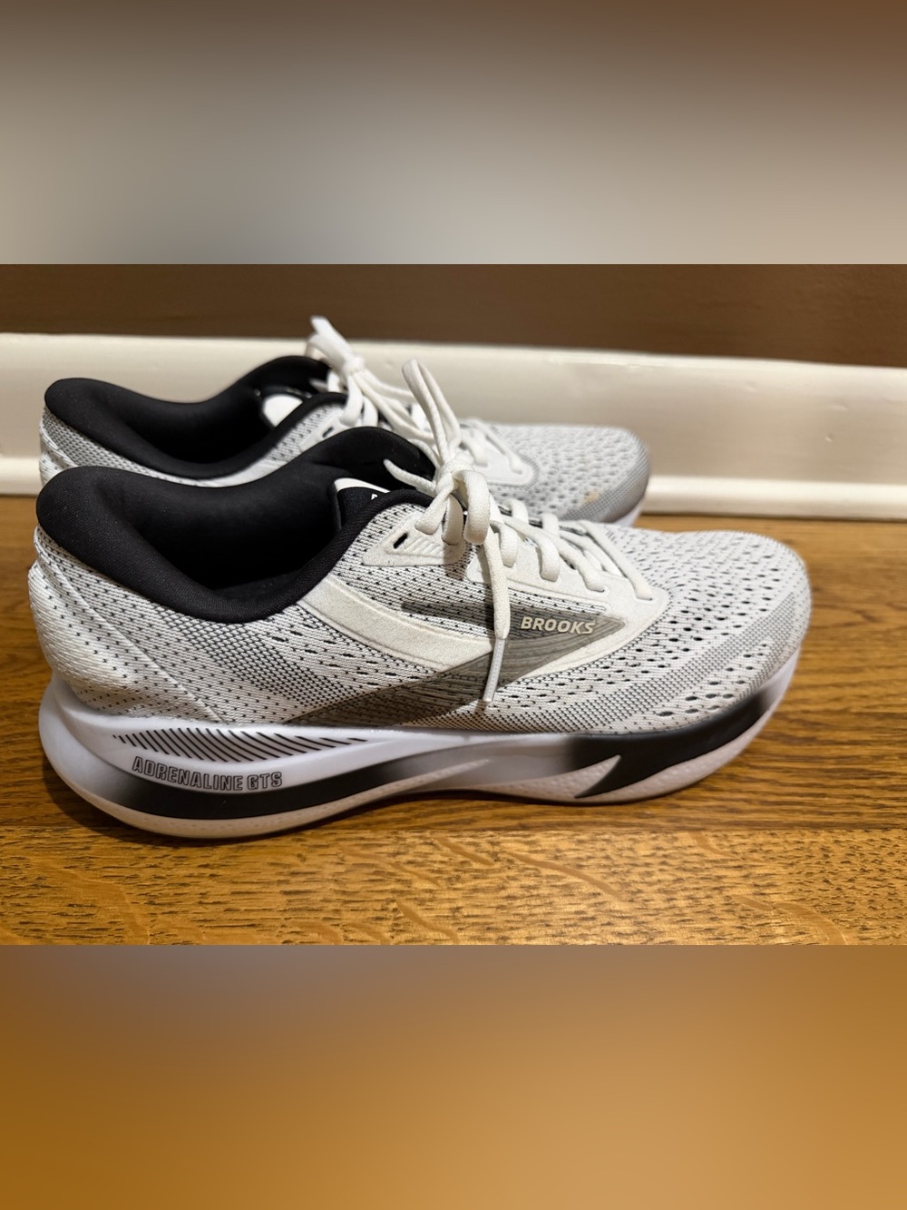 Brooks Adrenaline 24 GTS White/Black/Gray Men’s Sneakers Sz 8 D